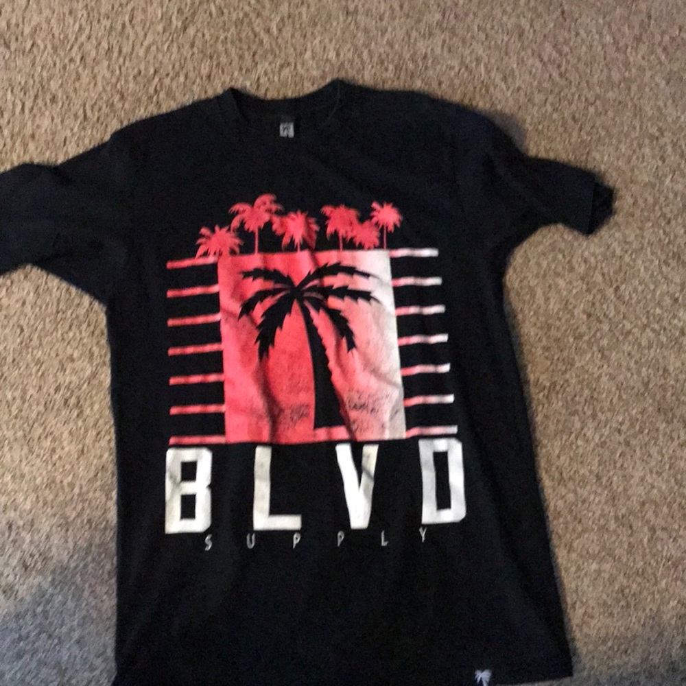 BLVD T-shirt size Large